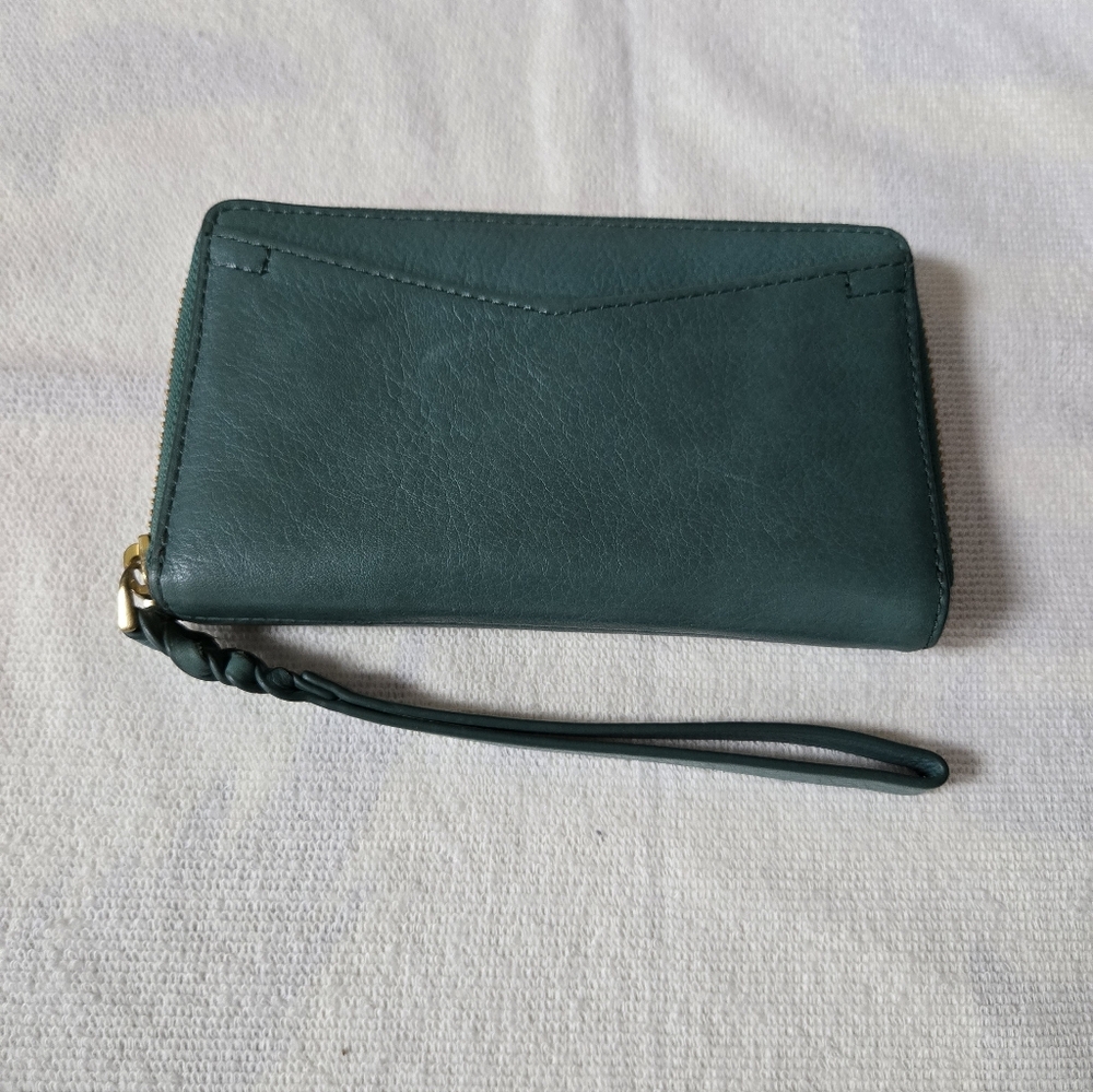 Elegant Green Leather Wristlet